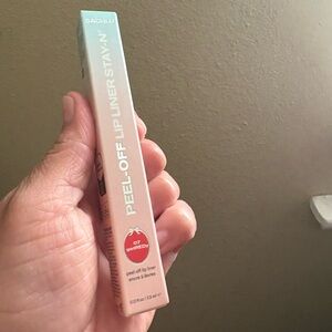 Sacheu Peel Off Lip Liner STAY-N in 07 red rouge Brand New Never Opened.